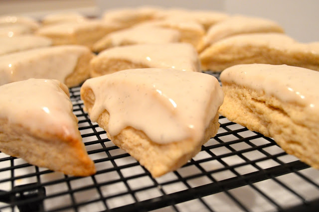 vanilla-scones-with-glaze