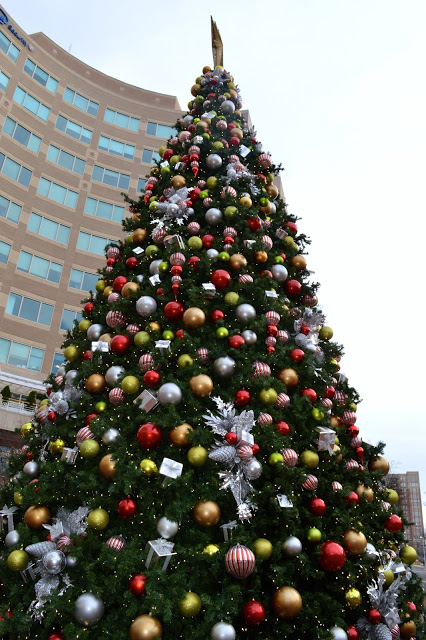 reston-town-center-christmas-tree