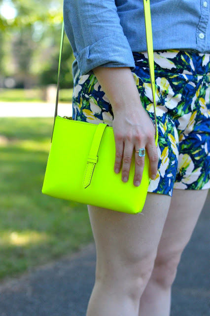 neon-crossbody-bag-outfit