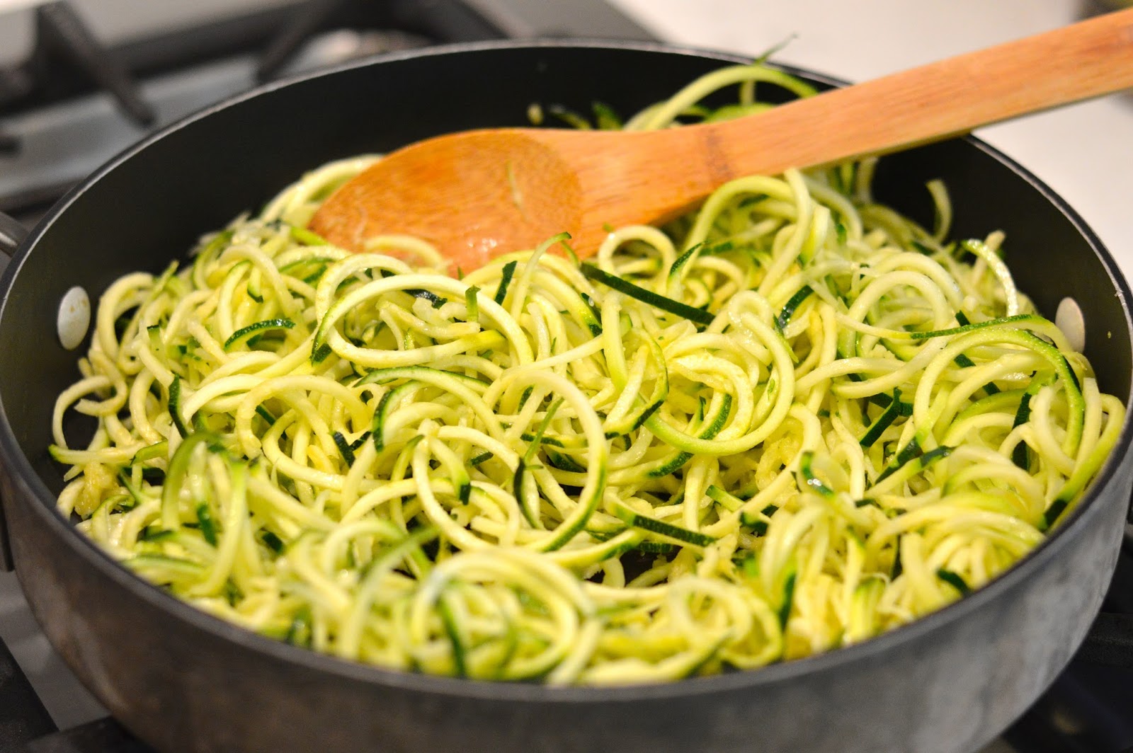 Healthy Dinner Idea: How to Make Zoodles - A Blonde's Moment