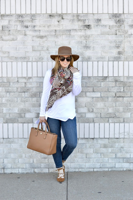 casual-fall-outfit-hat-scarf