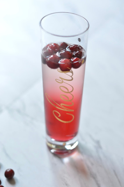 cranberry-champagne-christmas-cocktail-recipe