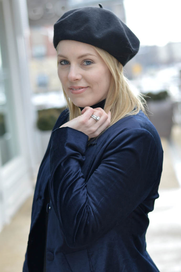 how to wear a beret