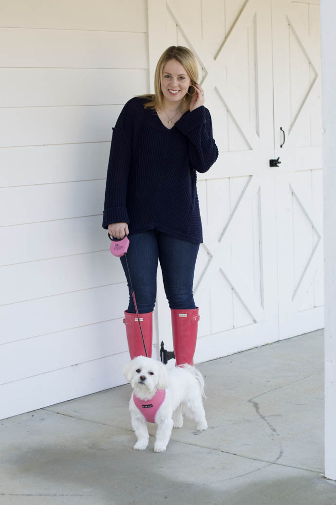 navy sweater pink rain boots outfit