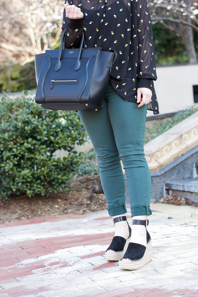 green skinny jeans spring outfit