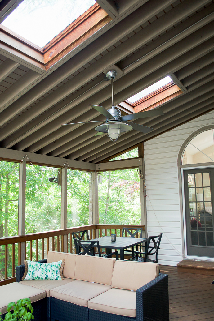 summer screened in porch decorating